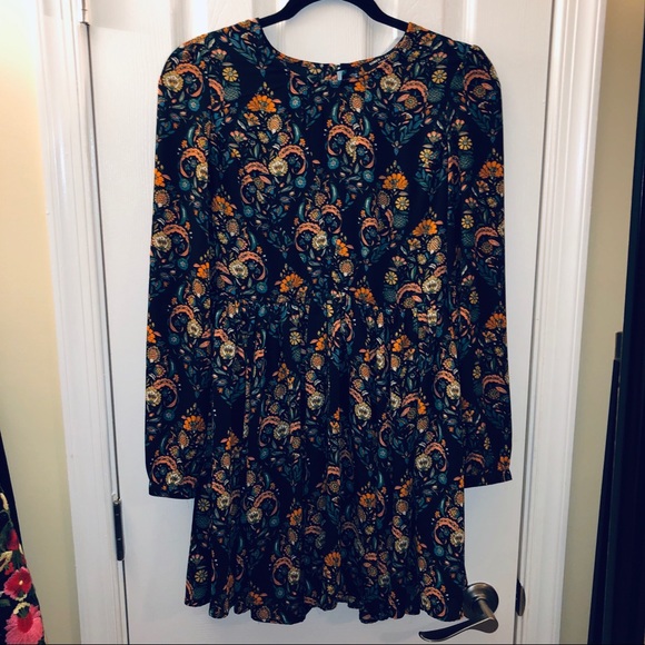 Romeo & Juliet Couture Dresses & Skirts - Romeo & Juliet Couture long sleeve dress